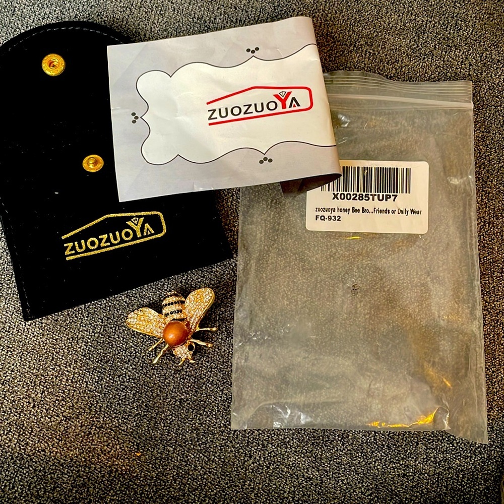 Zuozuoya Bubble Bee Brooch With Bag-NWT